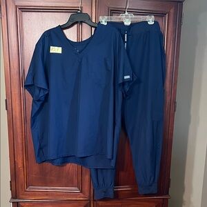 Med Couture Navy Women's Scrub set Top 4 XL Pants 3XL